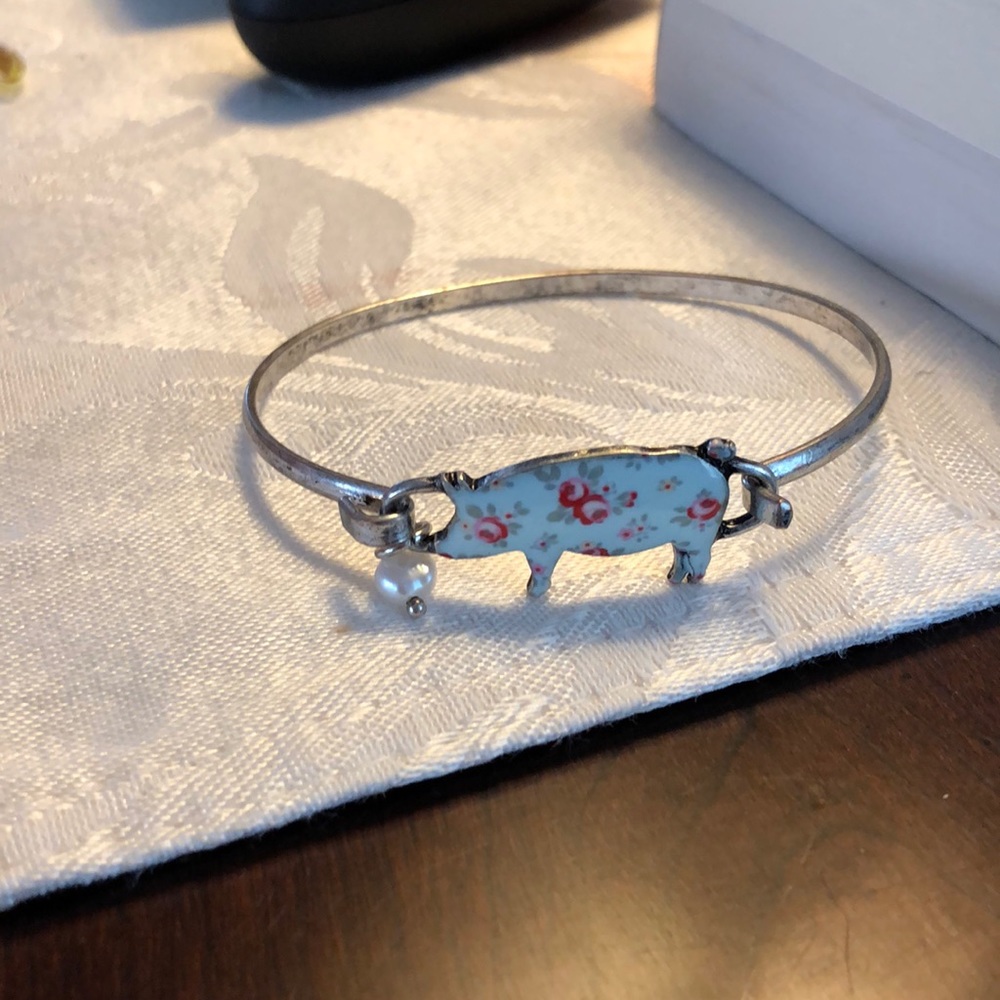 County bracelet with pig and pearl